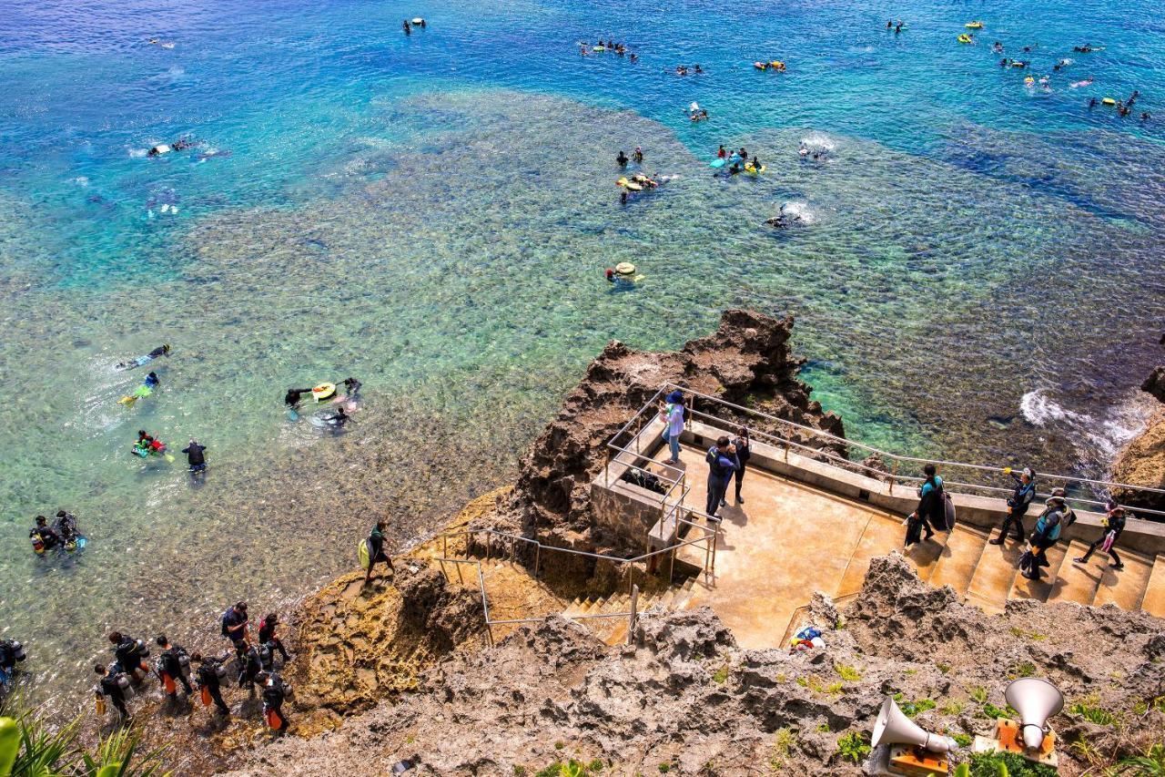 海まで徒歩1分 沖縄でも珍しい絶景ホテル 贅沢プライベートビーチ付き ビーチルーム Onna Zewnętrze zdjęcie