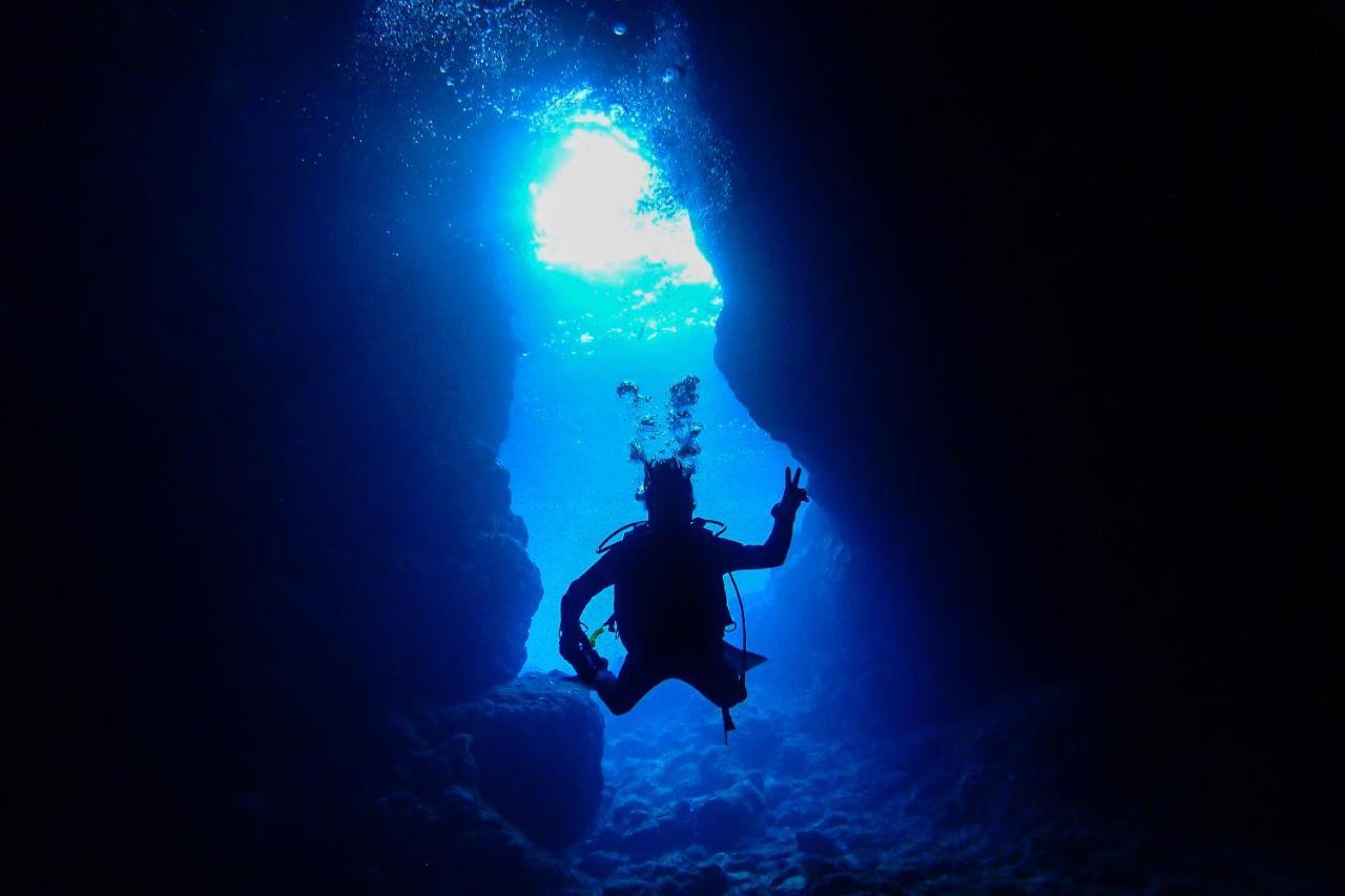 海まで徒歩1分 沖縄でも珍しい絶景ホテル 贅沢プライベートビーチ付き ビーチルーム Onna Zewnętrze zdjęcie